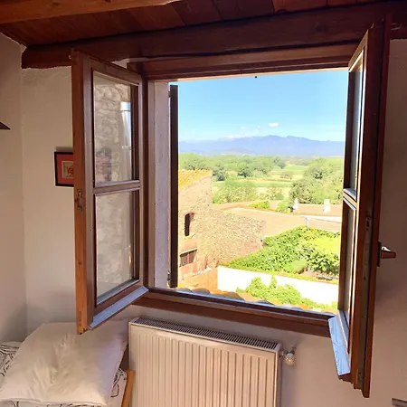 - 2km Golf 18 Hoyos - 12km Playa Holiday home Peralada