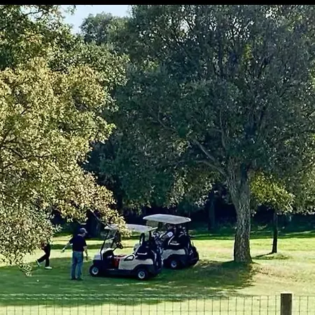 - 2km Golf 18 Hoyos - 12km Playa * 페랄라다