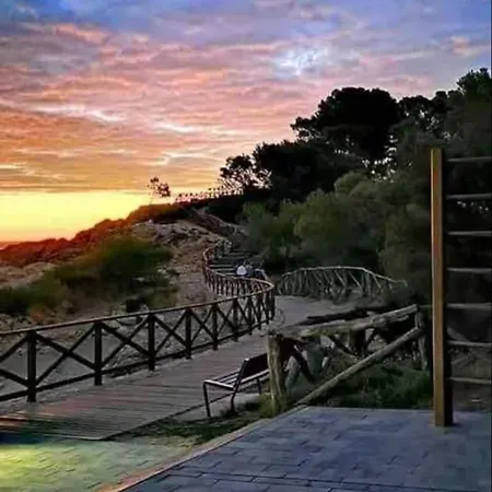 - 2km Golf 18 Hoyos - 12km Playa 펜션